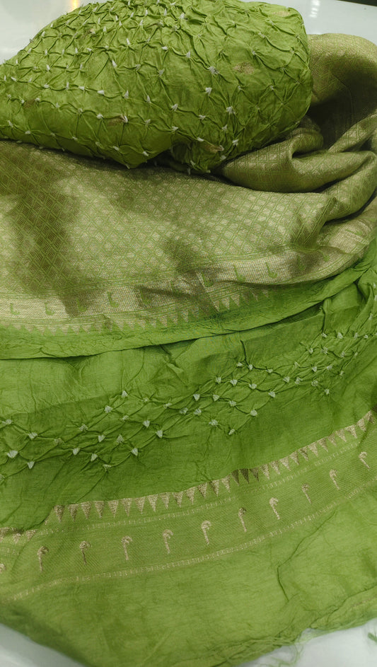 Light Green Pure Bandhani Georgette Saree with Zari Border & Bird Motifs